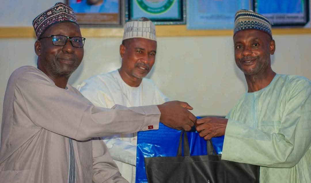 Gwamnatin Katsina Ta Karrama Mustapha Zubairu Bayan Kammala Aikin Sakataren Dindindin