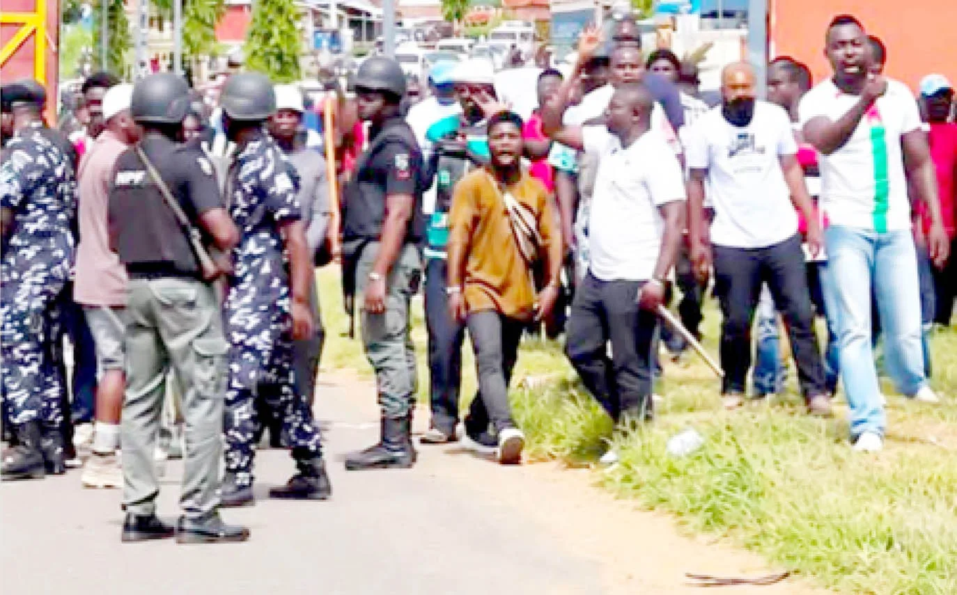Benue Youths Block Peter Obi’s Convoy, Force Ex-Anambra Governor to Abandon Condolence Visit