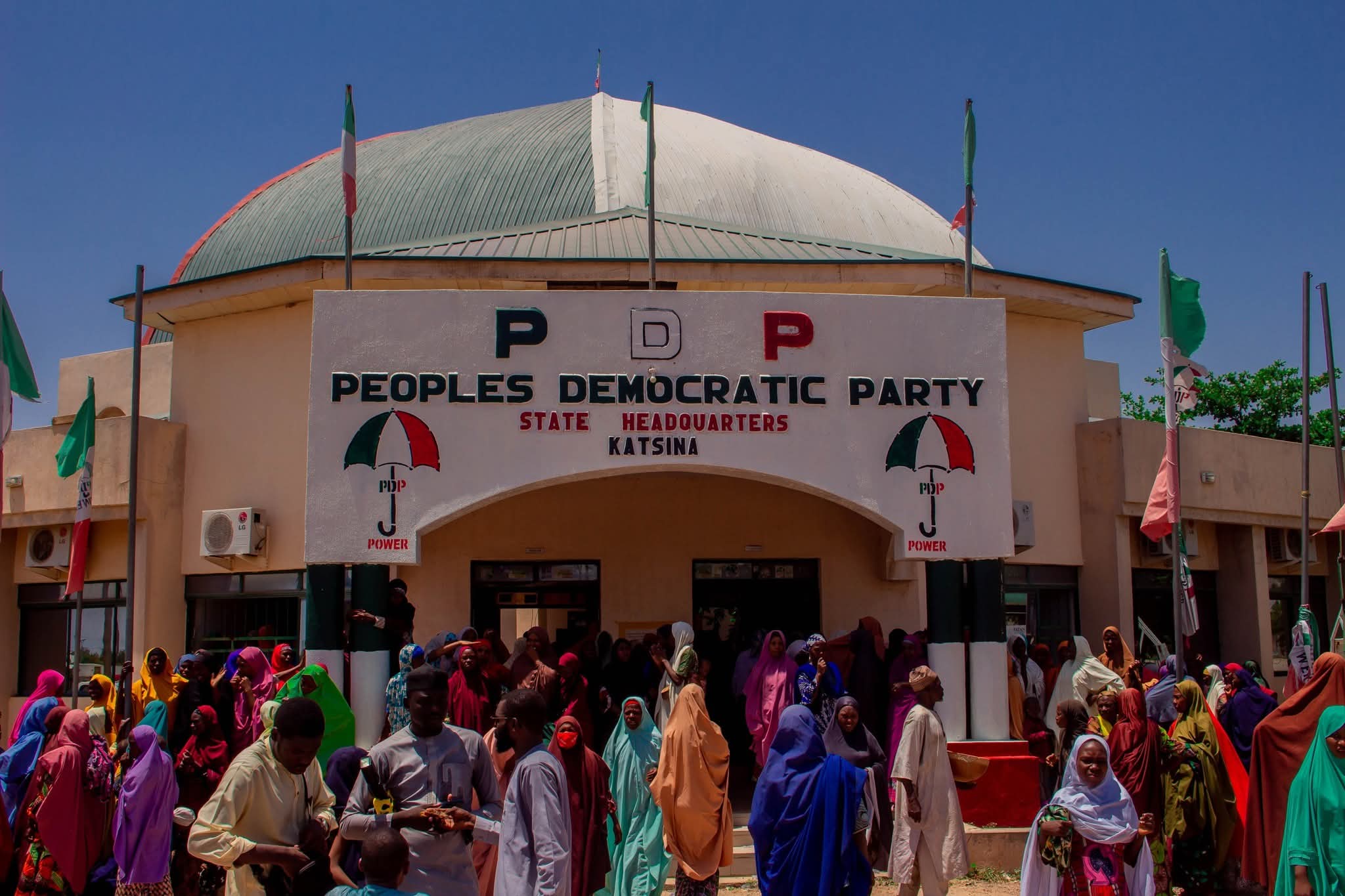 Kungiyar matan PDP ta "Shama Kamshi 34 LGA's" ta shirya wa Mata taron wayar da kai da Sana'o'i.