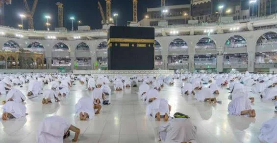 Atiku Challenges Tinubu Over Umrah Trip, Demands Daily Photos and Videos From Makkah