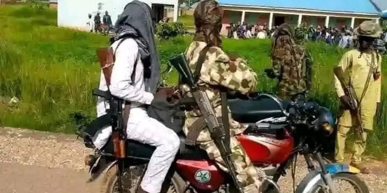 uploads/images/newsimages/KatsinaTimes06052025_091602_Nigerian-Military-begins-probe-into-video-of-terrorists-holding-peace-meeting-with-soldiers-in-Katsina-2.jpg