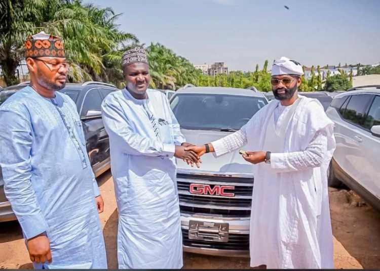 Matawalle Hands 8 Zamfara Lawmakers SUVs After U-Turn on APC Exit