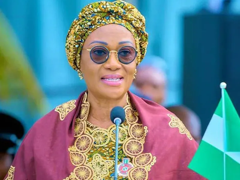 ‘If Tinubu Returns, I’ll Wear Akwete Every Day’: First Lady Unveils ₦2bn Lifeline for Abia’s Historic Weaving Industry